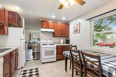 1107 Denver Dr, Carpentersville, IL 60110 - photo 4