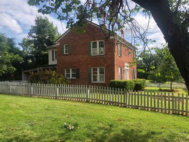 607 Hiwassee Hill Dr SE, Johnson City, TN 37601 - photo 3