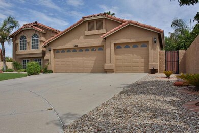 Front of House 3 car garage