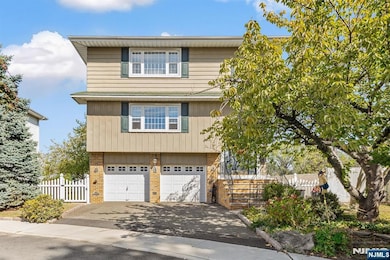 22 Acorn Rd, Secaucus, NJ 07094 - photo 2