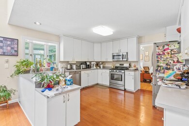 54 Jennifer Rd, Lowell, MA 01854 - photo 5