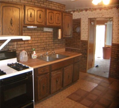 1710 Halford St, Anderson, IN 46016 - photo 2