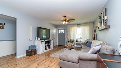 1937 E Auburn Dr-15