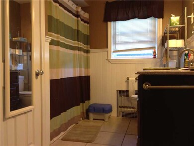 39 Massachusetts St, Cranston, RI 02920 - photo 3