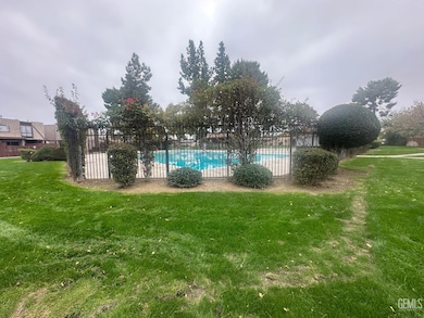 2209 Cedro Ct unit D, Bakersfield, CA 93309 - photo 4