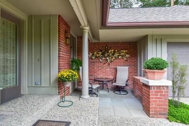 005-Front_Entrance-4636268-medium