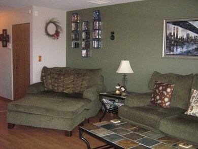 1849 Grove Ave unit 75B184, Schaumburg, IL 60193 - photo 3
