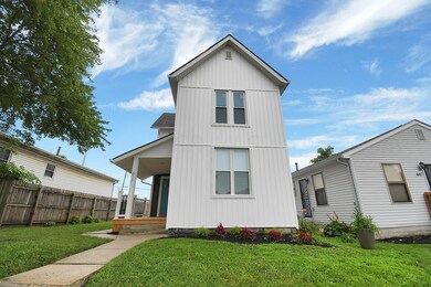 9-web-or-mls-611-e-2nd-ave