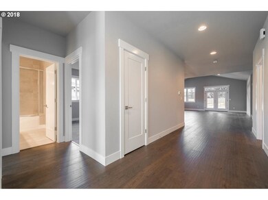 980 SW 14th Cir, Troutdale, OR 97060 - photo 3