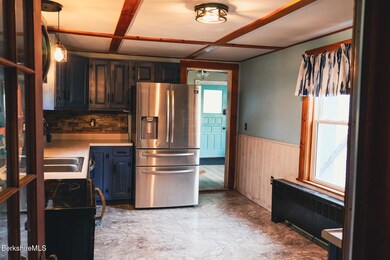 9 Beecher St, Adams, MA 01220 - photo 5