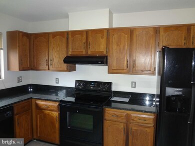 2109 Old Landing Way unit 17-5, Woodbridge, VA 22191 - photo 3