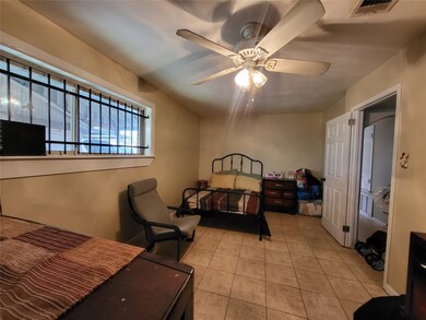 8847 Rutherford Ln, Houston, TX 77088 - photo 7