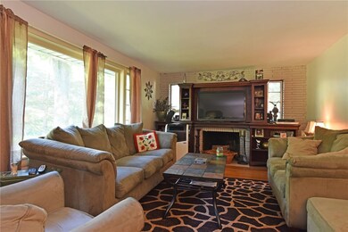 370 Toll Gate Rd, Warwick, RI 02886 - photo 2