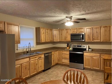 641 Dillon St, Crossville, TN 38555 - photo 4