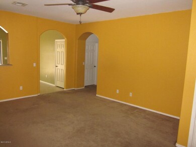 Living room (Picture 2)