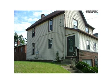 Side entry to front enclosed porch with side yard