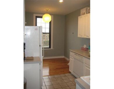 Charlesgate Hall unit 606, Boston, MA 02215 - photo 2