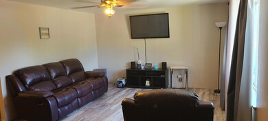 1107 SW G St, Grants Pass, OR 97526 - photo 2