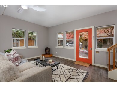 Living Room/Entrance