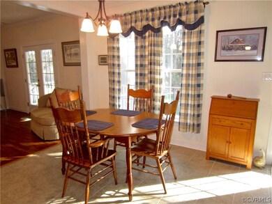 Eat-in Area of the Kitchen offers Tasteful Neutral