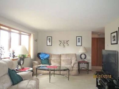 unlisted-address, Carpentersville, IL 60110 - photo 3