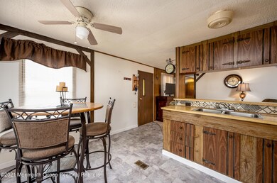 EAT IN KITCHEN
