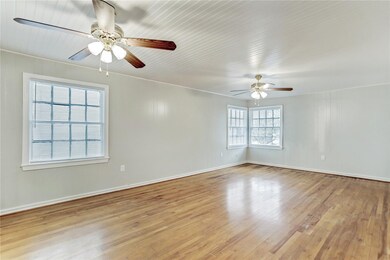 Massive Living Space - boats original Maple  hardw
