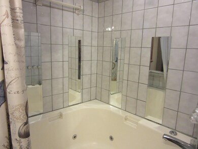 9320 Pagoda Dr, Louisville, KY 40229 - photo 4