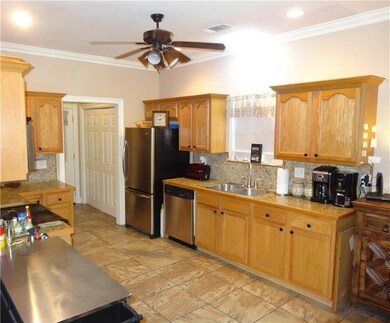 130 Lakeland Dr, Pineville, LA 71360 - photo 3