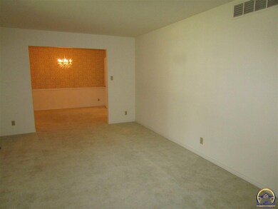 2111 SW 32nd St, Topeka, KS 66611 - photo 3