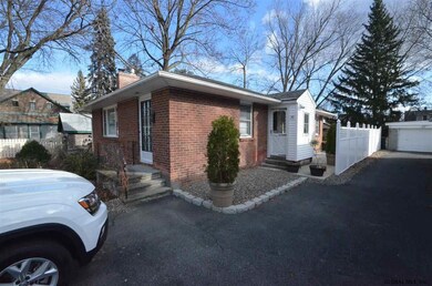 7 Carlisle Ct, Albany, NY 12209 - photo 6