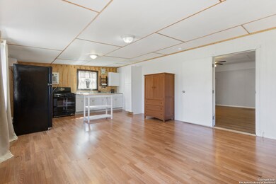 2124 Polly Ln, La Vernia, TX 78121 - photo 4