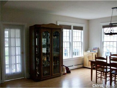 Dining Room Let the sun shine in!