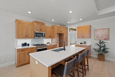 CC182-Arcadia-G-Classic-STAGED-Kitchen