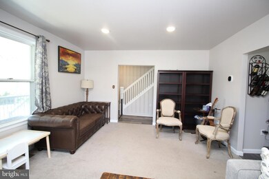 637 E Race St, Pottstown, PA 19464 - photo 6