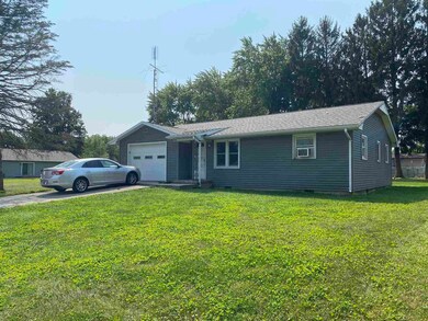 136 E Parkway Dr, Warren, IN 46792 - photo 2