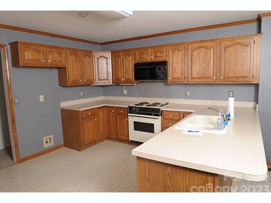 3029 Kern Dr, Salisbury, NC 28147 - photo 4