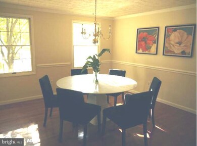 2884 Crossbow Ct, Vienna, VA 22181 - photo 2