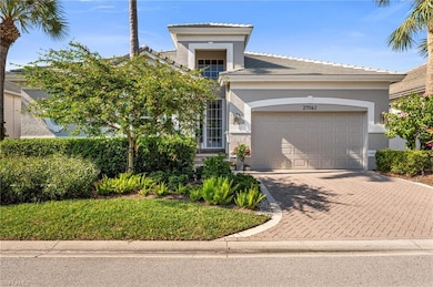 Free-standing villa with tropical landscaping!