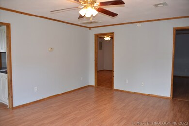 1307 W Cummings St, Henryetta, OK 74437 - photo 4