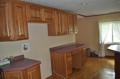 813 S Franklin St, Winamac, IN 46996 - photo 3