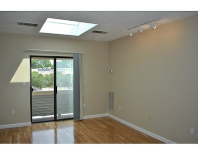 1210 Vfw Pkwy unit 9, West Roxbury, MA 02132 - photo 2