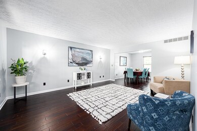 5100 Locust Post Ln 034