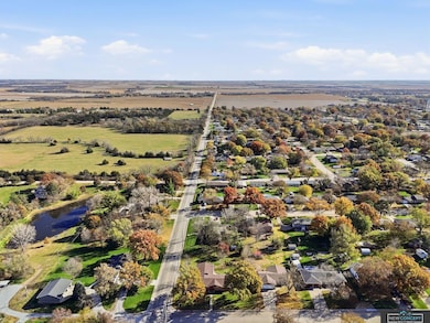 1722 N 11th St, Beatrice, NE 68310 - photo 2