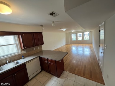 157 Lafayette St unit 2, Newark, NJ 07105 - photo 4
