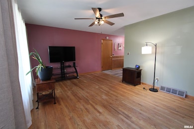 915 N 12th St, Clinton, IA 52732 - photo 3