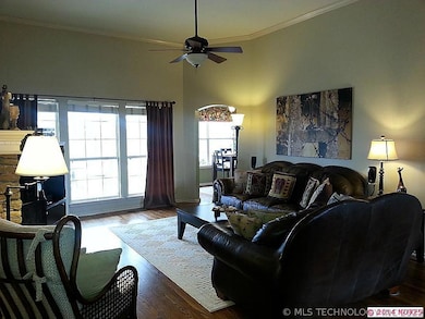 Large Great Room with High Ceilings & Crown Moldin
