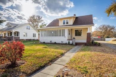 305 S Hackman St, Staunton, IL 62088 - photo 2