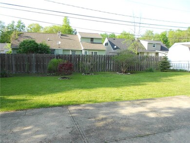 4905 Elmwood Dr, Sheffield Lake, OH 44054 - photo 3