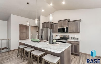 632 N Yankee Ave, Sioux Falls, SD 57110 - photo 4